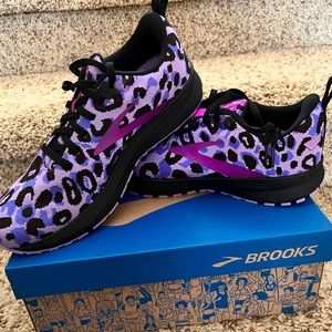 NEW Brooks Revel 5 Run Wild Purple Electric Cheetah Running Shoes Women's 9.5
